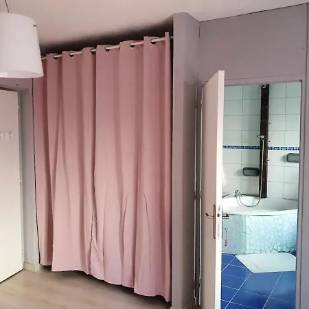 Casa de Férias Maison De 7 Chambres Avec Piscine Privee Jardin Clos Et Wifi A Eulalie En Born *